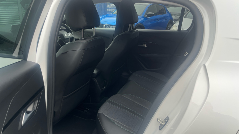 Peugeot 208 1.2 PureTech 100 Allure 5dr Petrol Hatchback